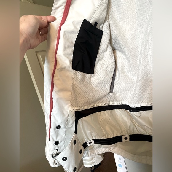 Women’s Oakley ski jacket shell. Small - Picture 4 of 8